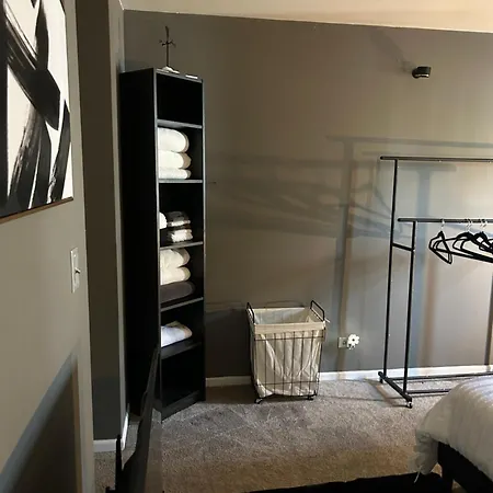 Beautiful Loft Style Townhouse-Vaulted Ceilings