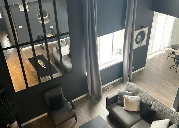 Beautiful Loft Style Townhouse-vaulted Ceilings * Romeoville